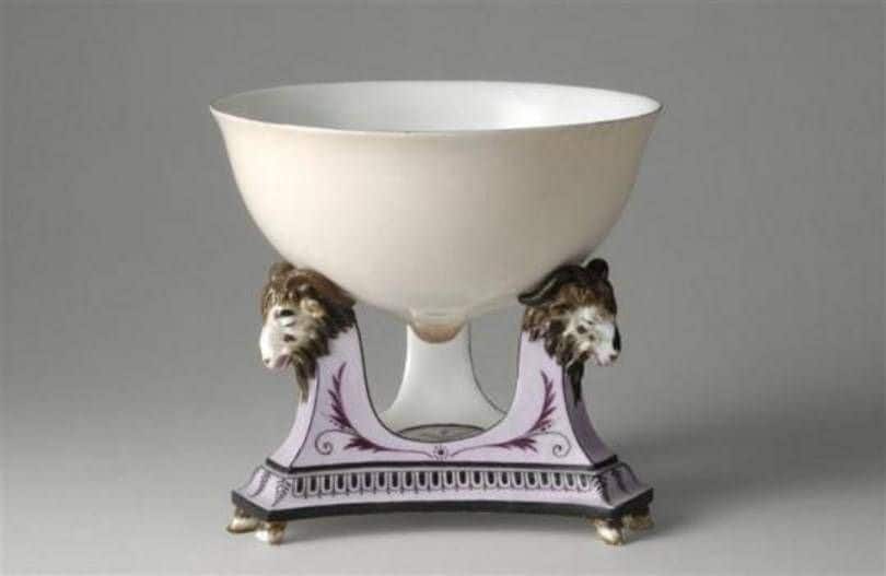 The bol sein consists of a breast-shaped bowl in soft porcelain and an independent hard porcelain tripod, decorated with goat heads, on which the container rests.