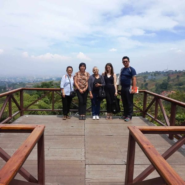 Anita Dube, with Andonowati, Laura Antoni, Carla and With Anita Dube, curator Kochi Biennale at Lawangwangi in the hills of Bandung, West Java, phot Tulus Wicaksono